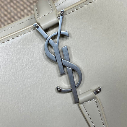 LE 37 SMALL BUCKET BAG 20 IN WHITE CALFSKIN SILVER HARDWARE