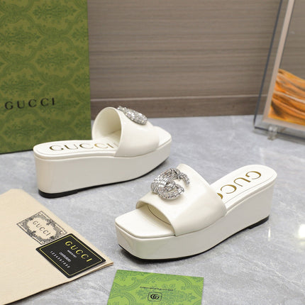 HIGH WEDGE PLATFORM WITH DOUBLE G IN WHITE GLOSSY CALFSKIN