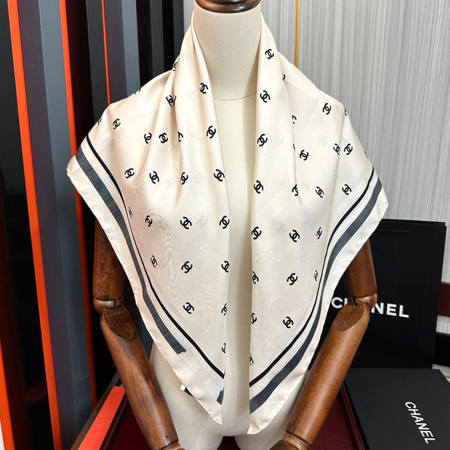 CHANEL 25S SCARF 90 IN SILK 730538
