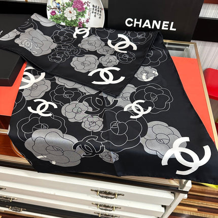 CHANEL 25S SCARF 90 IN SILK 738464