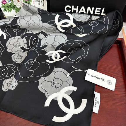 CHANEL 25S SCARF 90 IN SILK 738464