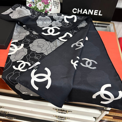 CHANEL 25S SCARF 90 IN SILK 738464