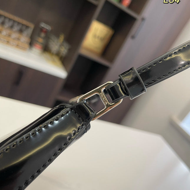 PRA 30 CLEO SHOULDER BAG IN BLACK BRUSHED LEATHER