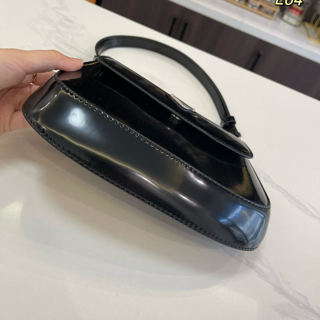 PRA 25 CLEO FLAP SHOULDER BAG IN BLACK BRUSHED LEATHER