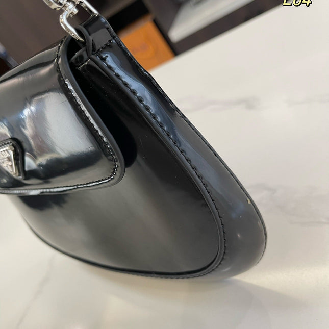 PRA 25 CLEO FLAP SHOULDER BAG IN BLACK BRUSHED LEATHER