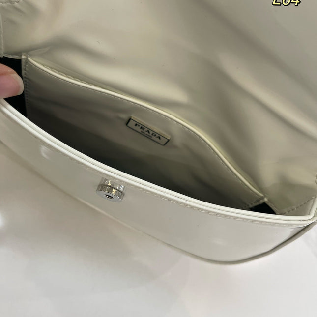 PRA 25 CLEO FLAP SHOULDER BAG IN WHITE BRUSHED LEATHER