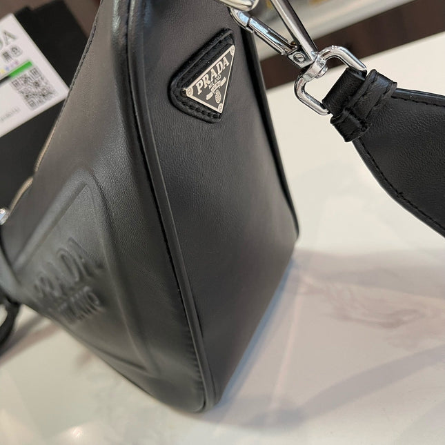 PRA TRIANGLE 27 SHOULDER BAG IN BLACK CALFSKIN WITH STRAP