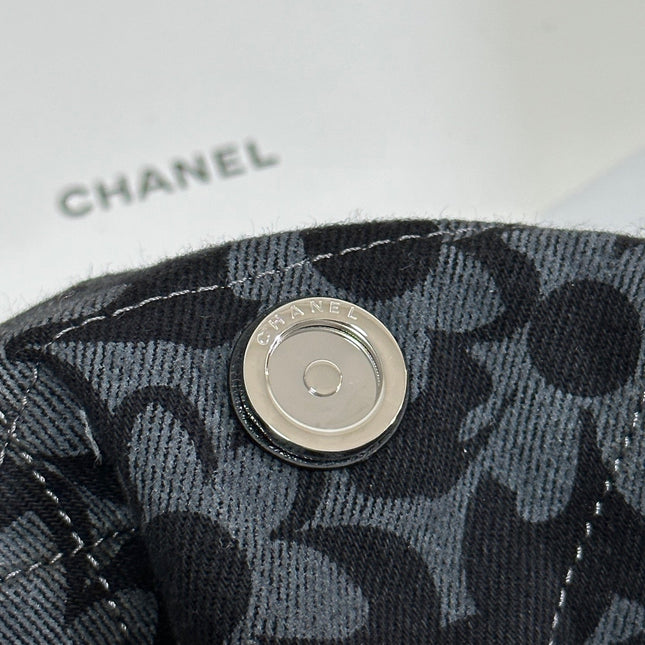 LARGE DRAWSTRING FLORAL PRINT SHOULDER BAG 39 IN BLACK MIX GREY DENIM
