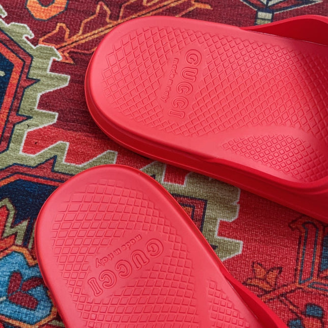 GG INTERLOCKING G SLIDE SANDAL CRIMSON RUBBER