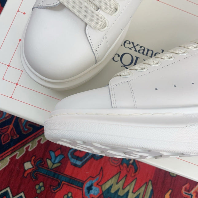 OVERSIZED SNEAKER IN WHITE CALFSKIN ORANGE HEEL TAB EMBOSSED LOGO