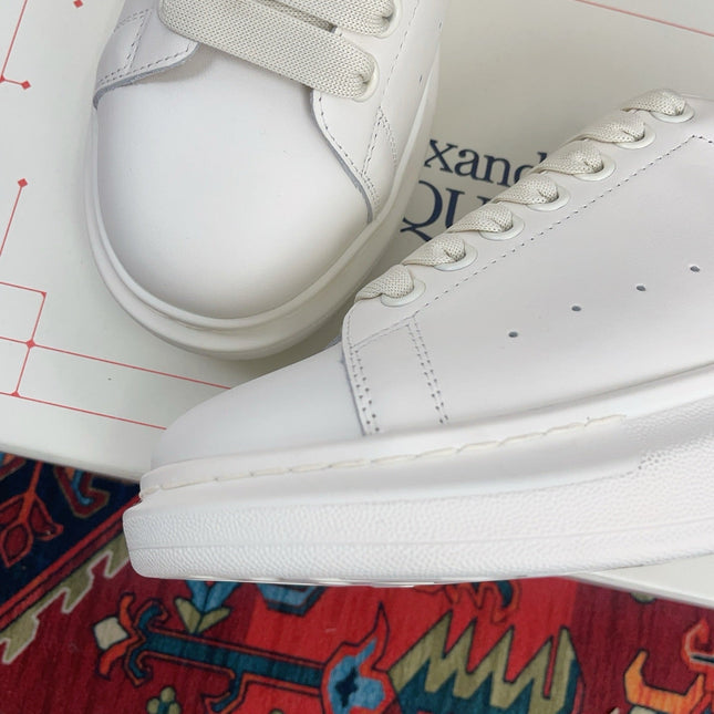 OVERSIZED SNEAKER IN WHITE CALFSKIN WITH EMBOSSED HUNTER GREEN HEEL TAB