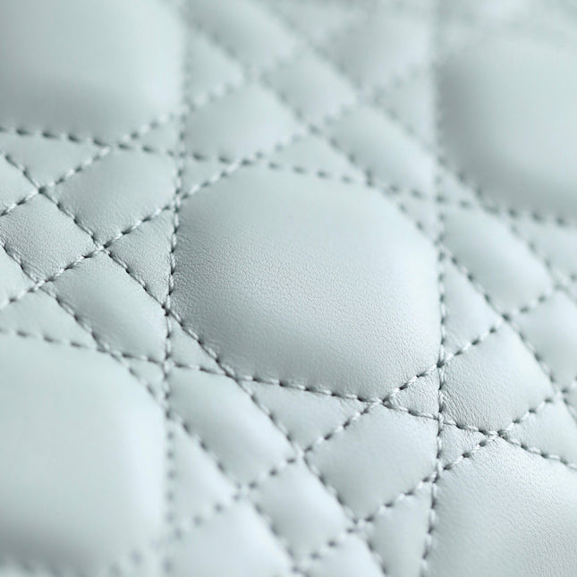 LADY 17 IN LIGHT BLUE LAMBSKIN WITH CANNAGE PATTERN
