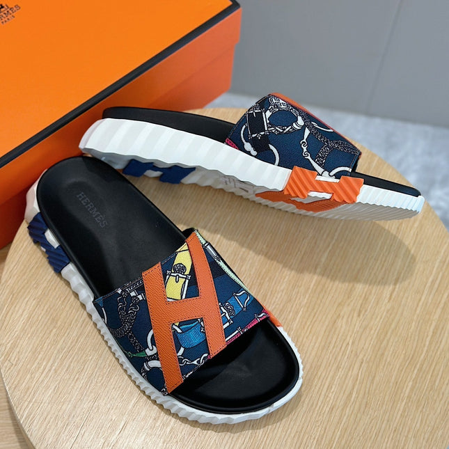 HM SLIPPERS BLACK AND NAVY CANVAS WITH MOTIF