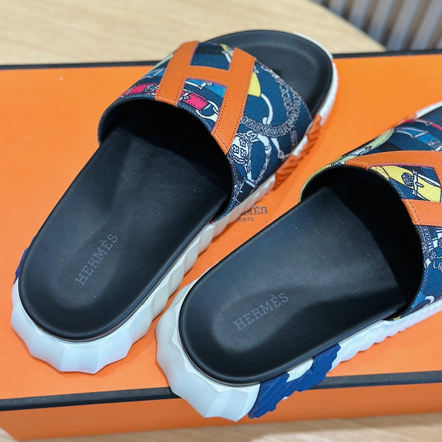 HM SLIPPERS BLACK AND NAVY CANVAS WITH MOTIF