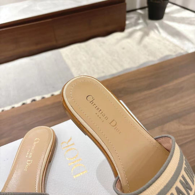 DWAY SLIDES IN BEIGE AND GRAY TECHNICAL FABRIC