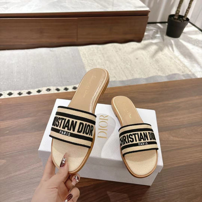DWAY SLIDES IN BEIGE AND BLACK TECHNICAL FABRIC