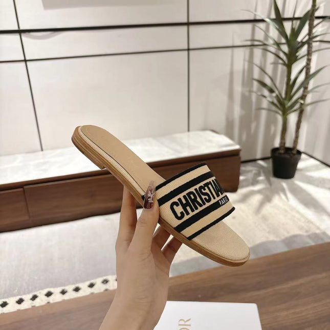 DWAY SLIDES IN BEIGE AND BLACK TECHNICAL FABRIC
