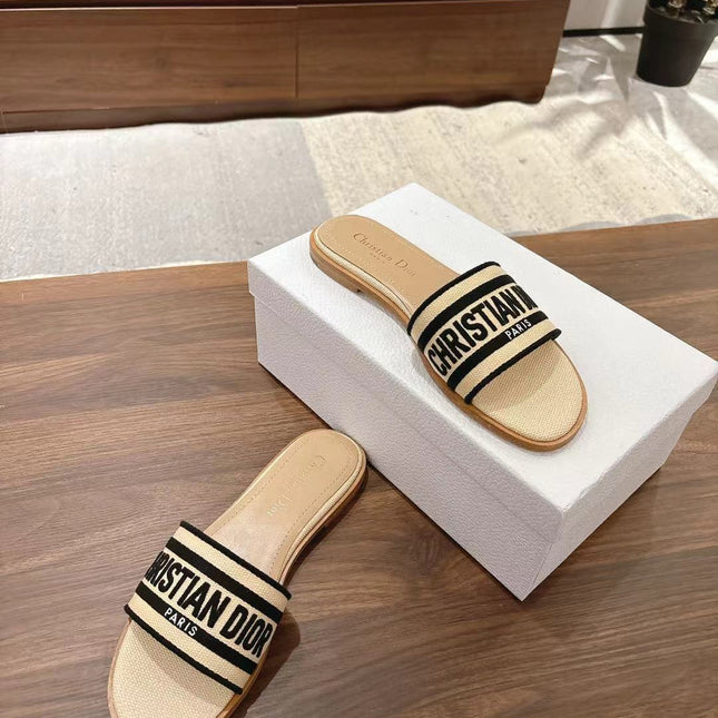 DWAY SLIDES IN BEIGE AND BLACK TECHNICAL FABRIC