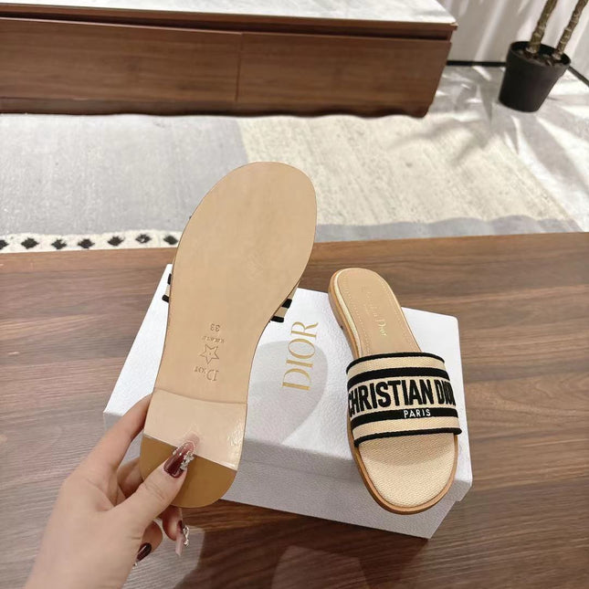 DWAY SLIDES IN BEIGE AND BLACK TECHNICAL FABRIC
