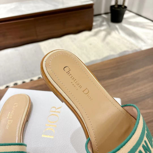 DWAY SLIDES IN BEIGE AND GREEN TECHNICAL FABRIC