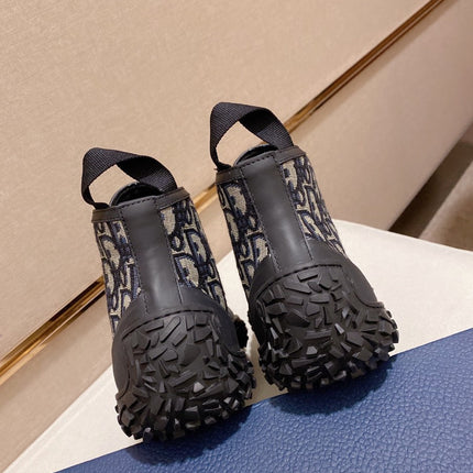CD B28 HIGH SHOES BLACK AND BEIGE JACQUARD