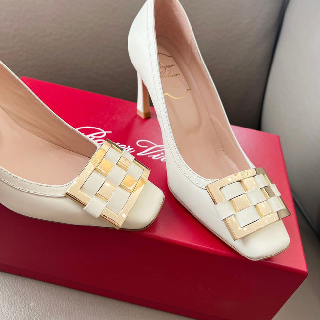 TROMPETTE BALLERINAS PUMPS IN OFF WHITE SHINY CALFSKIN GOLD BUCKLE