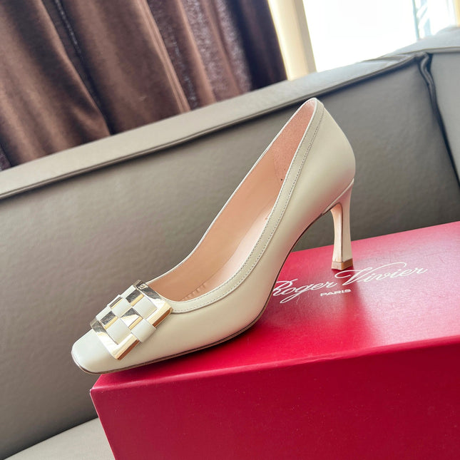 TROMPETTE BALLERINAS PUMPS IN OFF WHITE SHINY CALFSKIN GOLD BUCKLE