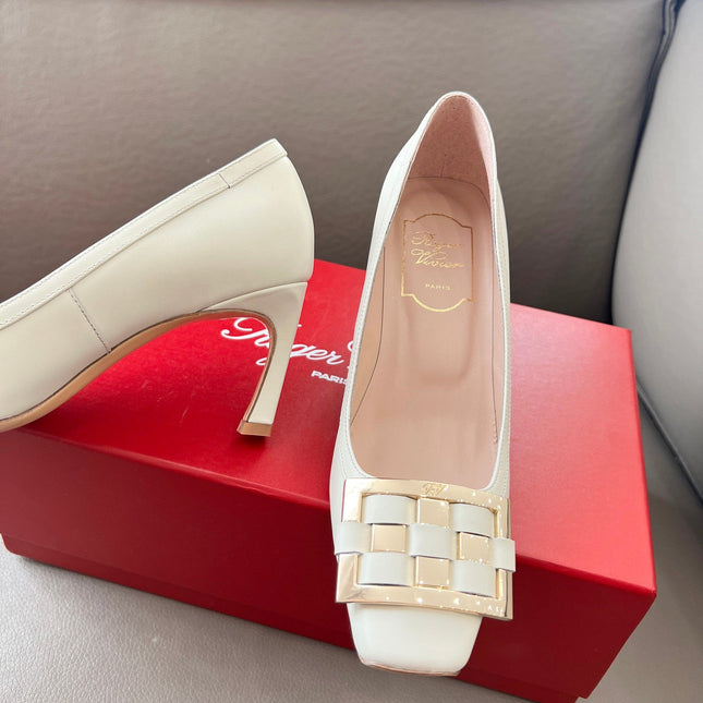 TROMPETTE BALLERINAS PUMPS IN OFF WHITE SHINY CALFSKIN GOLD BUCKLE