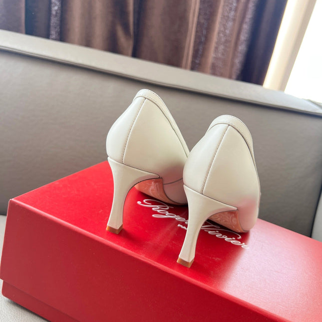 TROMPETTE BALLERINAS PUMPS IN OFF WHITE SHINY CALFSKIN GOLD BUCKLE