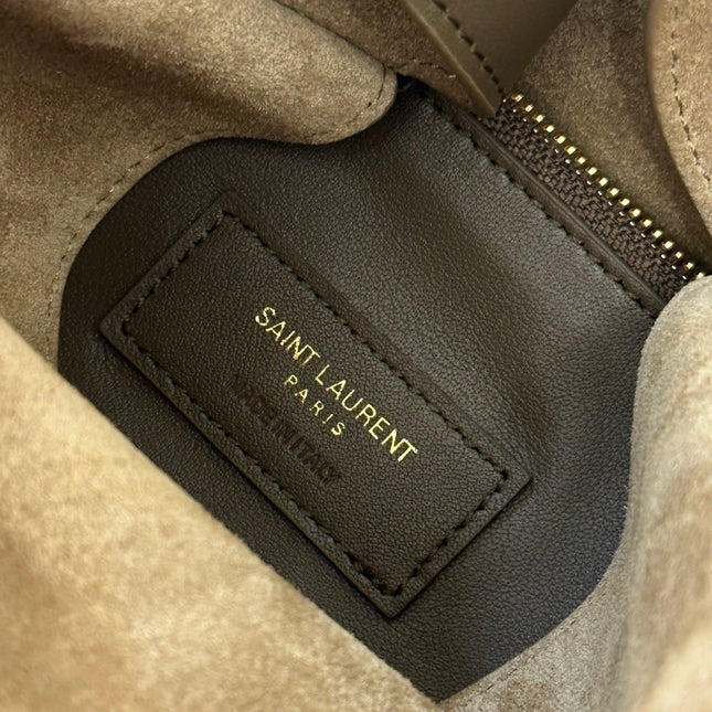 LE 5 À 7  SUPPLE SMALL 22 IN PEANUT BROWN SUEDE