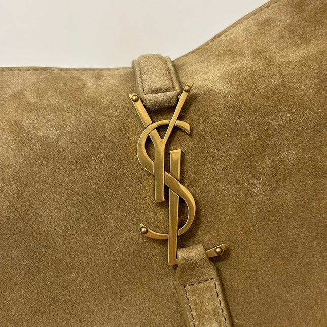 LE 5 À 7  SUPPLE SMALL 22 IN PEANUT BROWN SUEDE