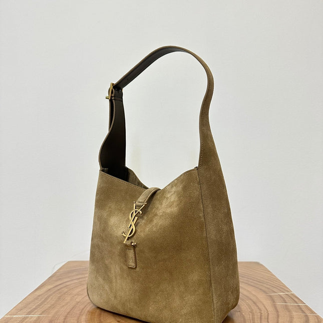 LE 5 À 7  SUPPLE SMALL 22 IN PEANUT BROWN SUEDE