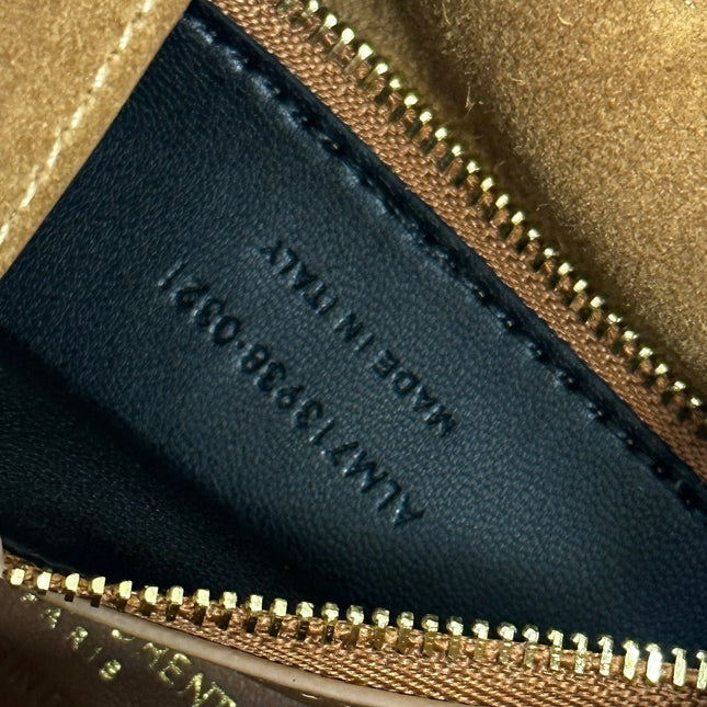 LE 5 À 7  SUPPLE SMALL 22 IN  CARAMEL BROWN SUEDE