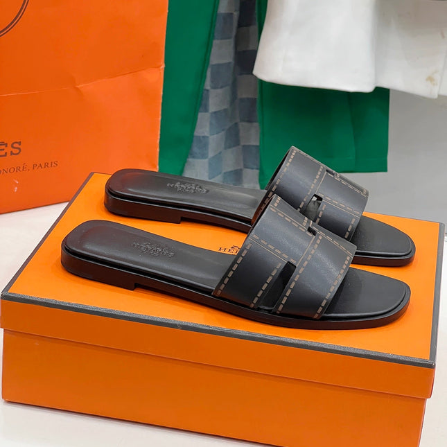 IDIOMA SANDAL IN BLACK CALFSKIN