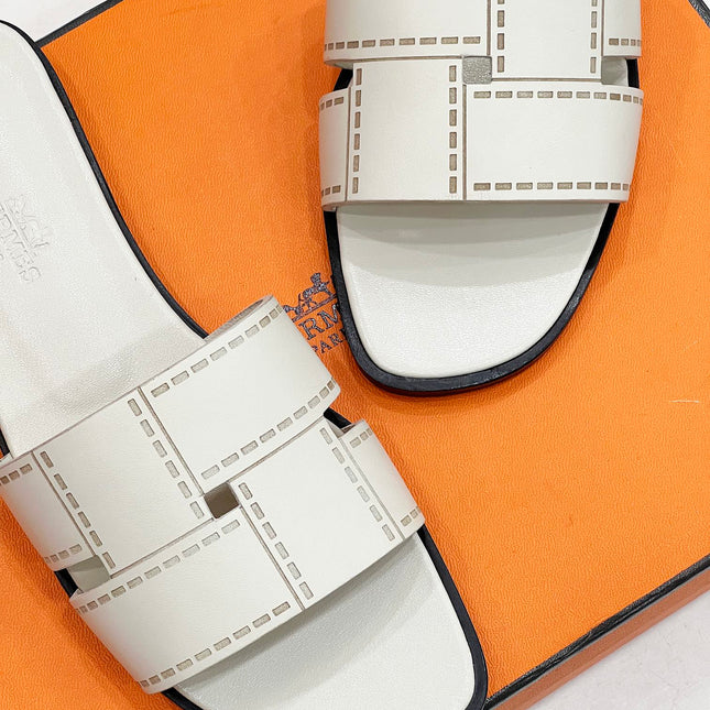 IDIOMA SANDAL IN WHITE CREAM CALFSKIN