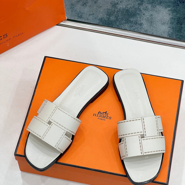 IDIOMA SANDAL IN WHITE CREAM CALFSKIN