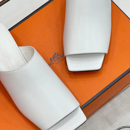 IDOLE SANDAL IN WHITE CALFSKIN