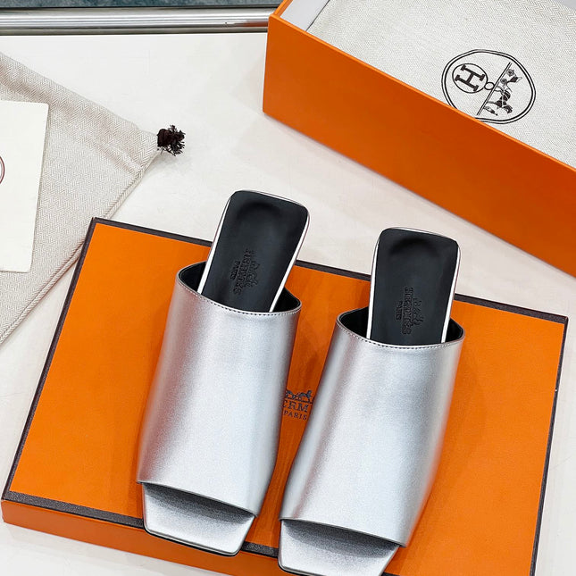 IDOLE SANDAL IN SILVER CALFSKIN