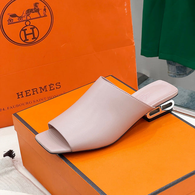 IDOLE SANDAL IN BABY PINK CALFSKIN