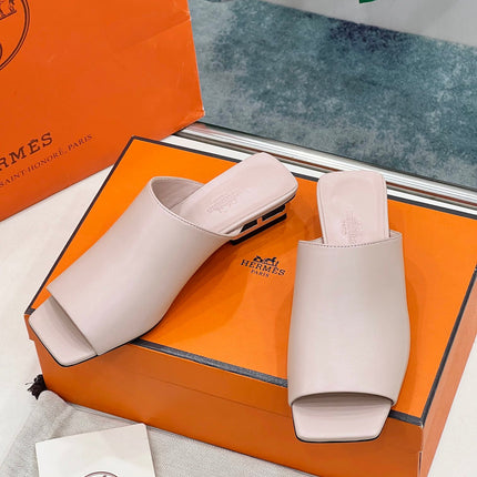 IDOLE SANDAL IN BABY PINK CALFSKIN