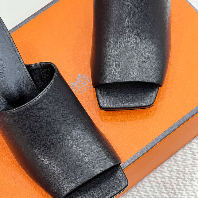 ICONIQUE 60 SANDAL IN BLACK CALFSKIN