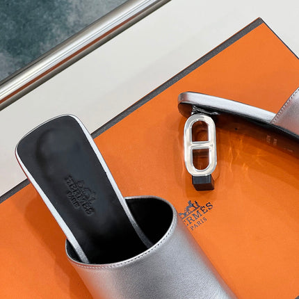 ICONIQUE 60 SANDAL IN SILVER CALFSKIN