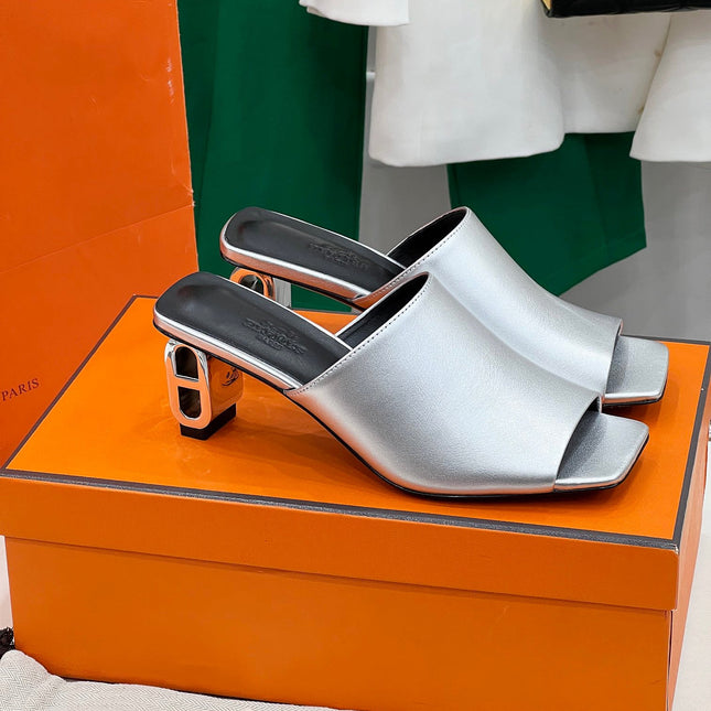 ICONIQUE 60 SANDAL IN SILVER CALFSKIN