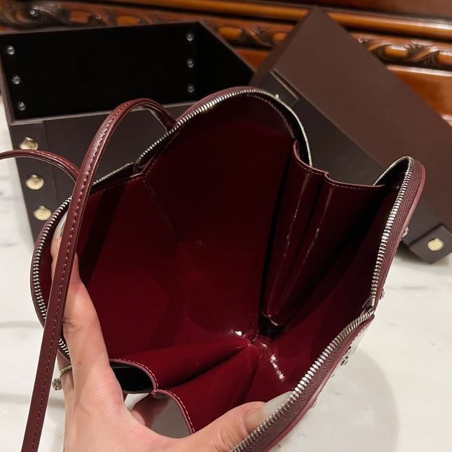 LE COEUR BAG 21 IN BURGUNDY RED PATENT CALFSKIN ATTACHED STRASS