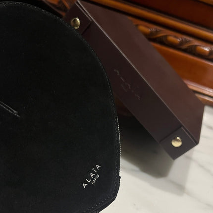 LE COEUR BAG 21 IN BLACK SUEDE