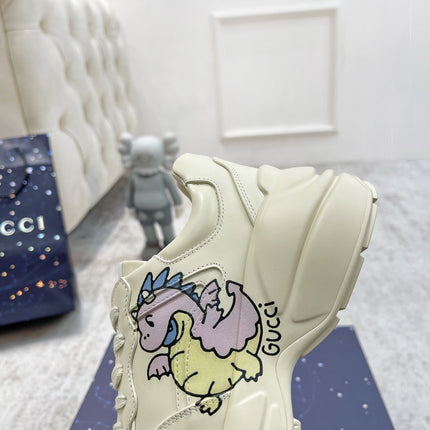 GG RHYTON TRAINER WHITE LAMBSKIN WITH PURPLE DINO MOTIF