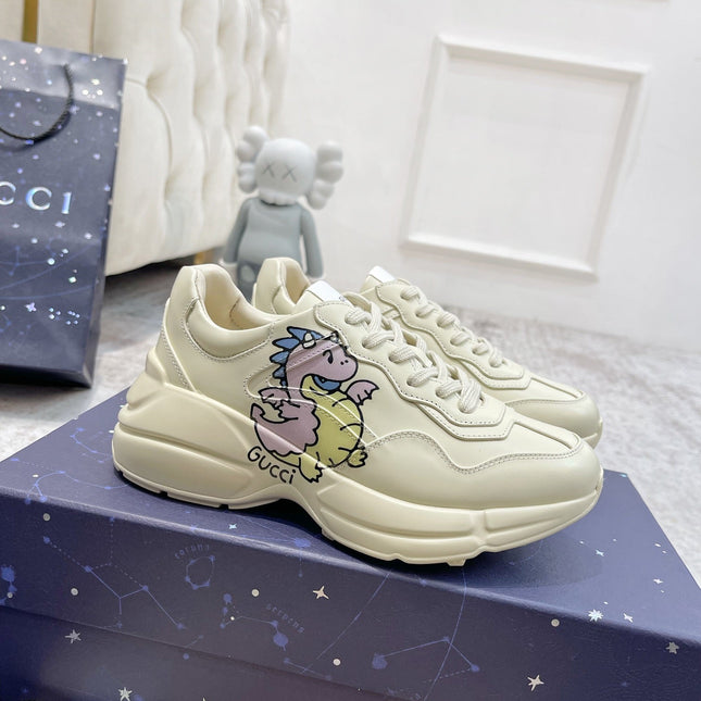 GG RHYTON TRAINER WHITE LAMBSKIN WITH PURPLE DINO MOTIF