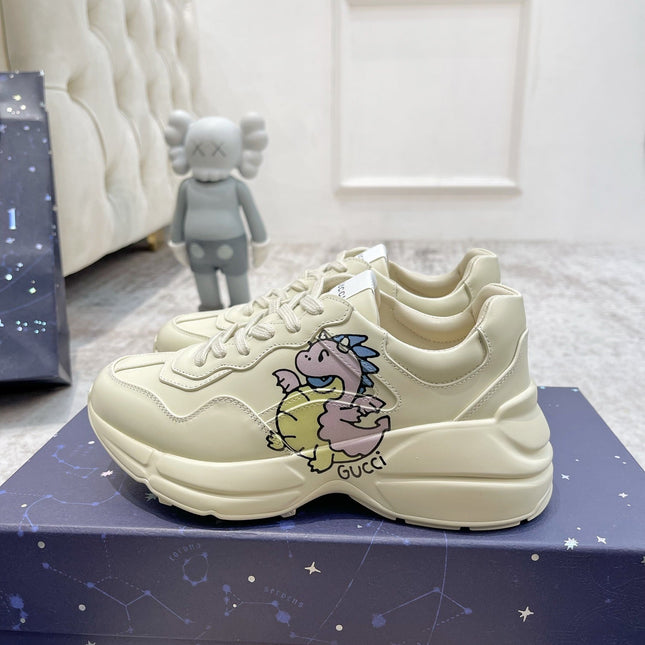 GG RHYTON TRAINER WHITE LAMBSKIN WITH PURPLE DINO MOTIF