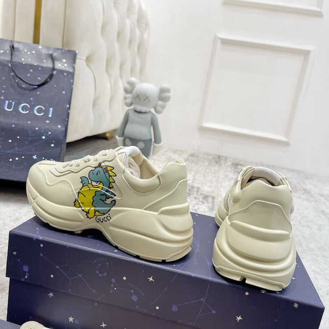 GG RHYTON TRAINER WHITE LAMBSKIN WITH SKY DINO MOTIF