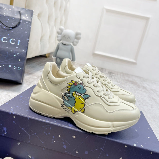 GG RHYTON TRAINER WHITE LAMBSKIN WITH SKY DINO MOTIF